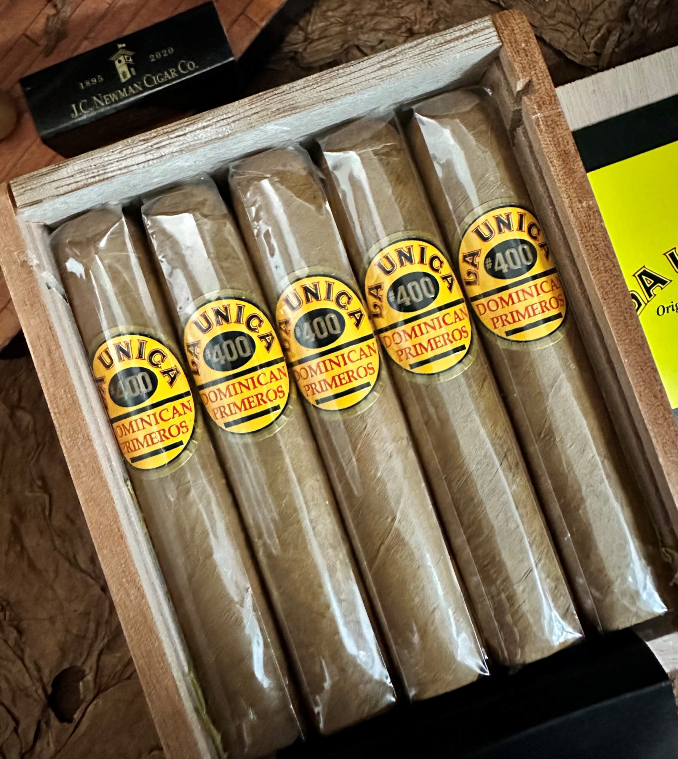 La Unica No. 400 Natural- Single Cigar - Image 2
