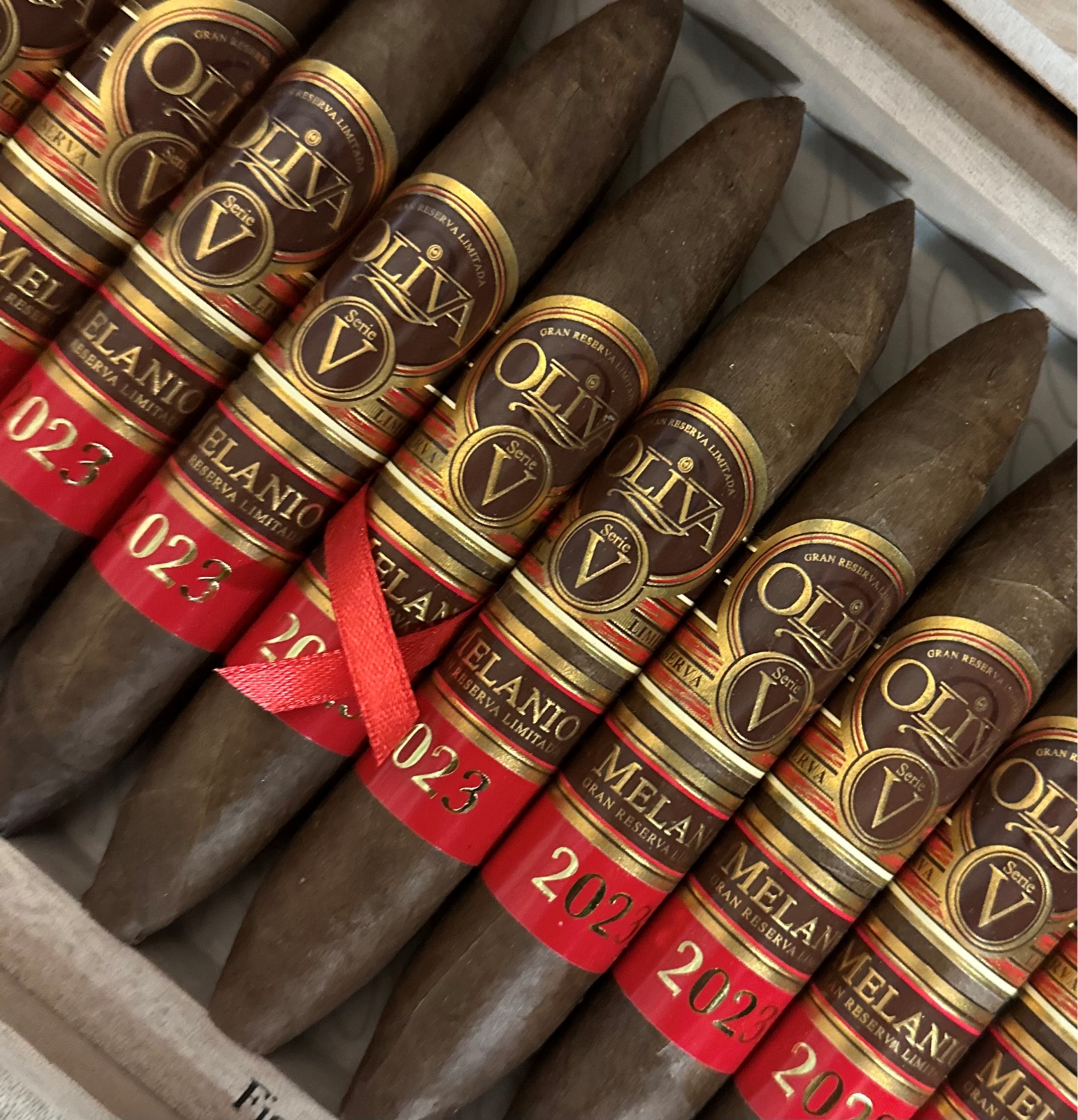 Oliva Serie V Melanio Edicion Ano 2023 Figurino-Box of 10 Cigars