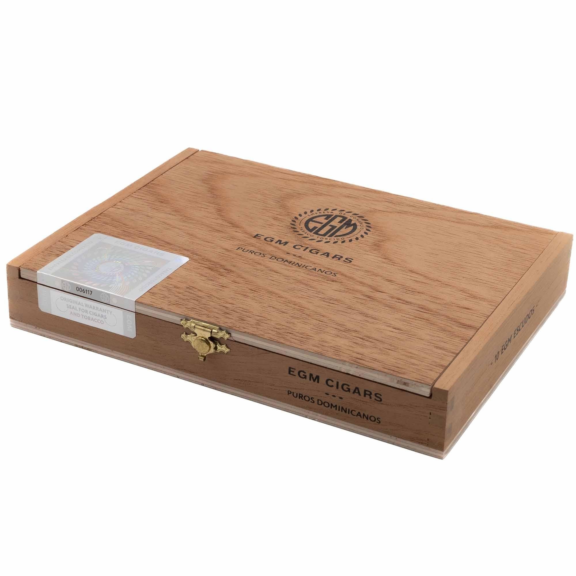 EGM Escudos premium handmade Dominican cigar featuring the distinctive EGM cigar band.